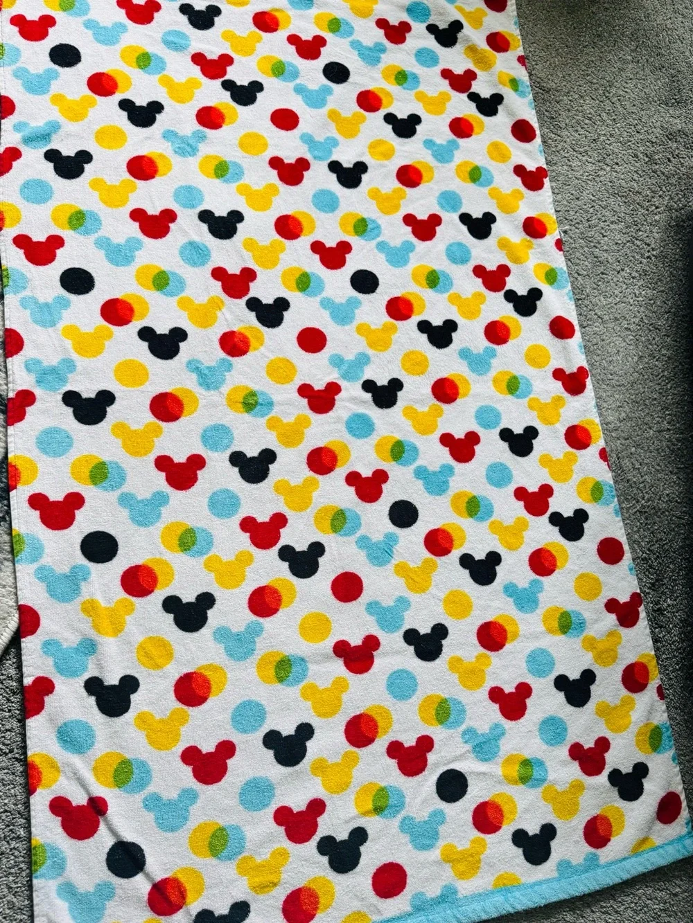 Disney Jumping Beans Mickey Mouse Head Icons Bath/Beach Towel